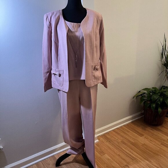 Kari New York Two-Piece Pantsuit with attached Necklace - Picture 1 of 7